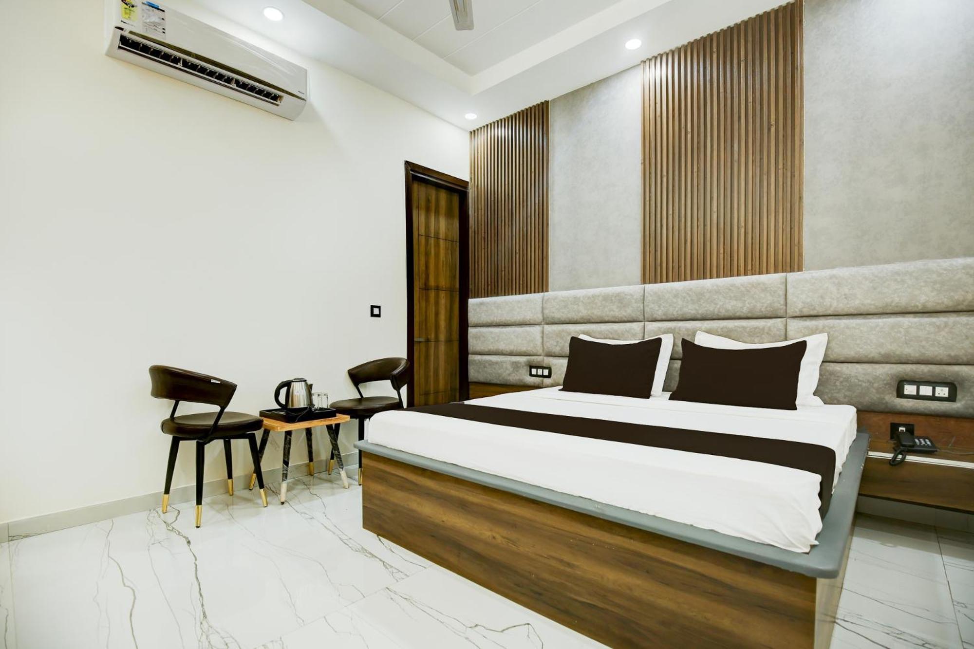 Hotel O Platinum Zirakpur Exterior foto