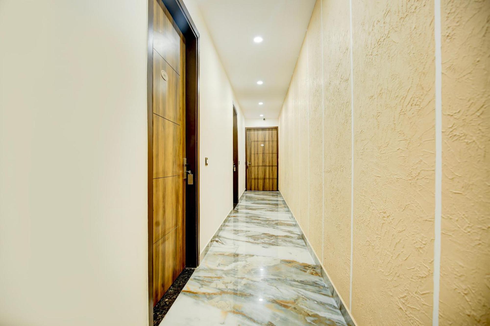 Hotel O Platinum Zirakpur Exterior foto