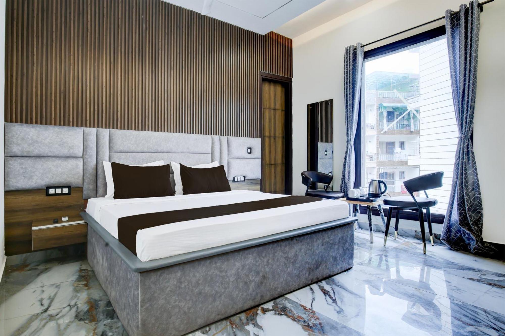 Hotel O Platinum Zirakpur Exterior foto