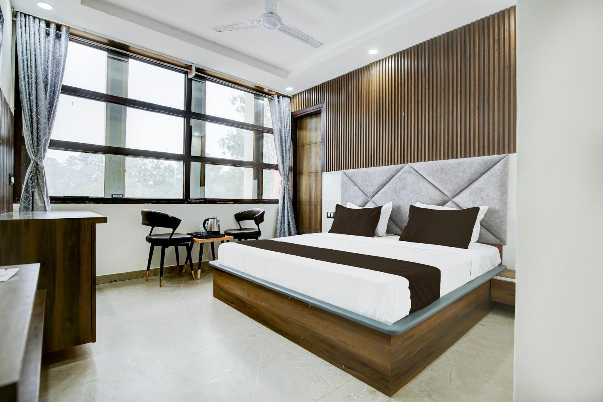 Hotel O Platinum Zirakpur Exterior foto