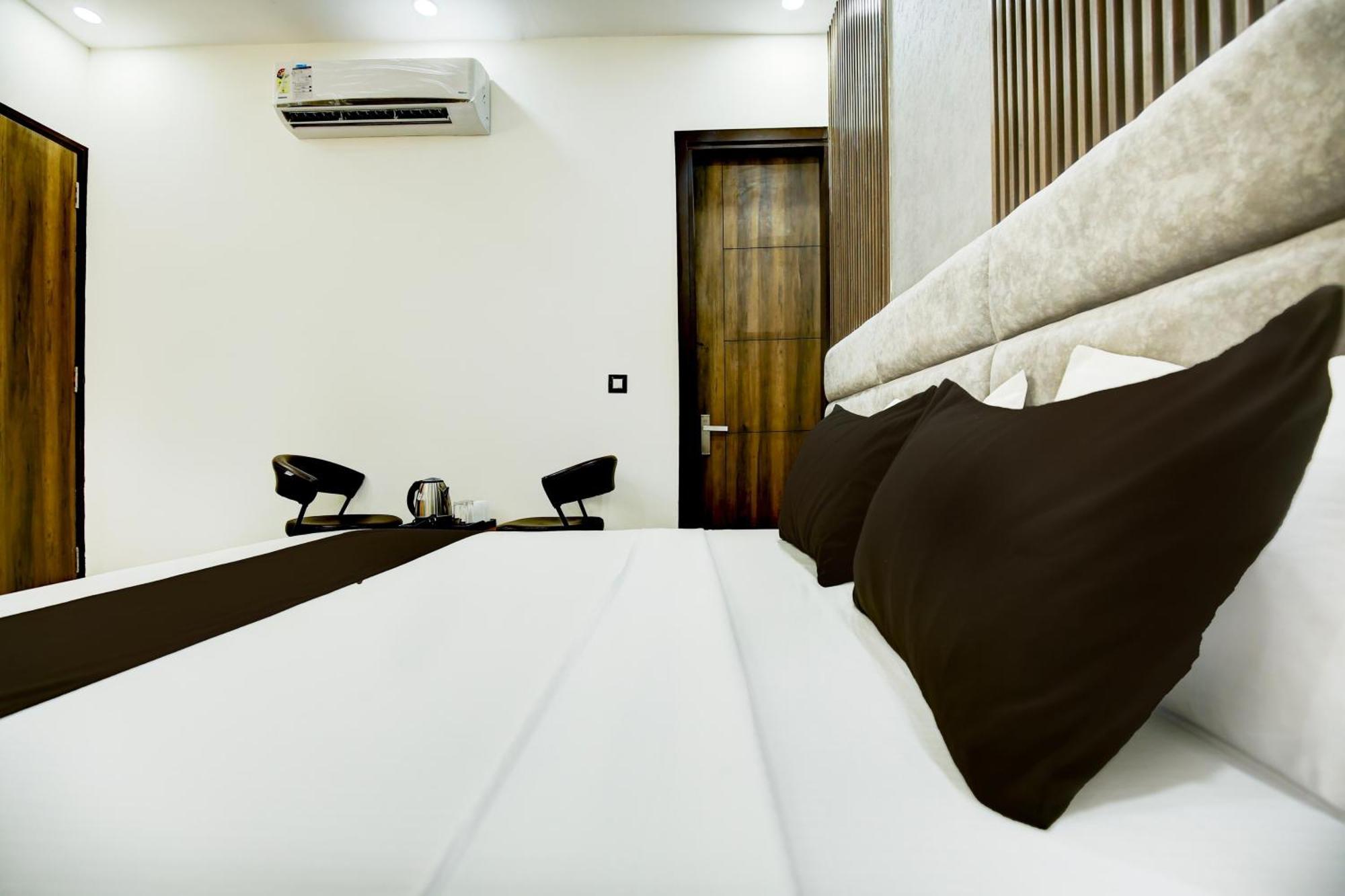 Hotel O Platinum Zirakpur Exterior foto